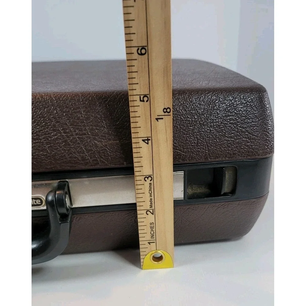 Vintage Samsonite Survivor Classic IV Brown Hard Shell Brief Case No keys